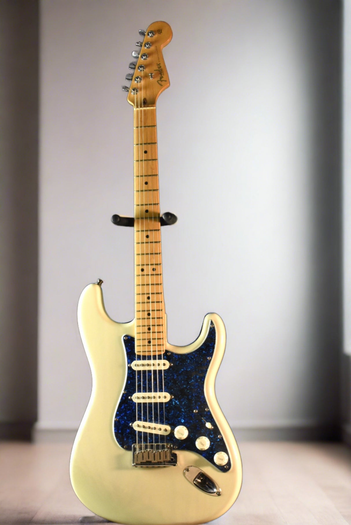Used 2001 Fender American Standard Stratocaster - Oly White