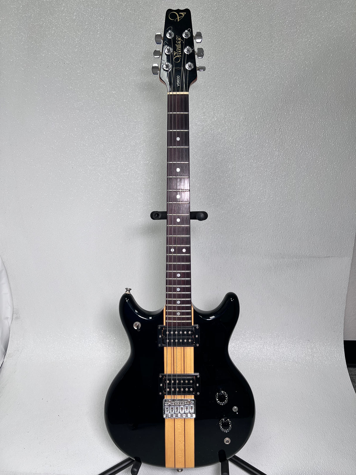 Used Aria Vantage VS600 Electric Guitar Black w/Case