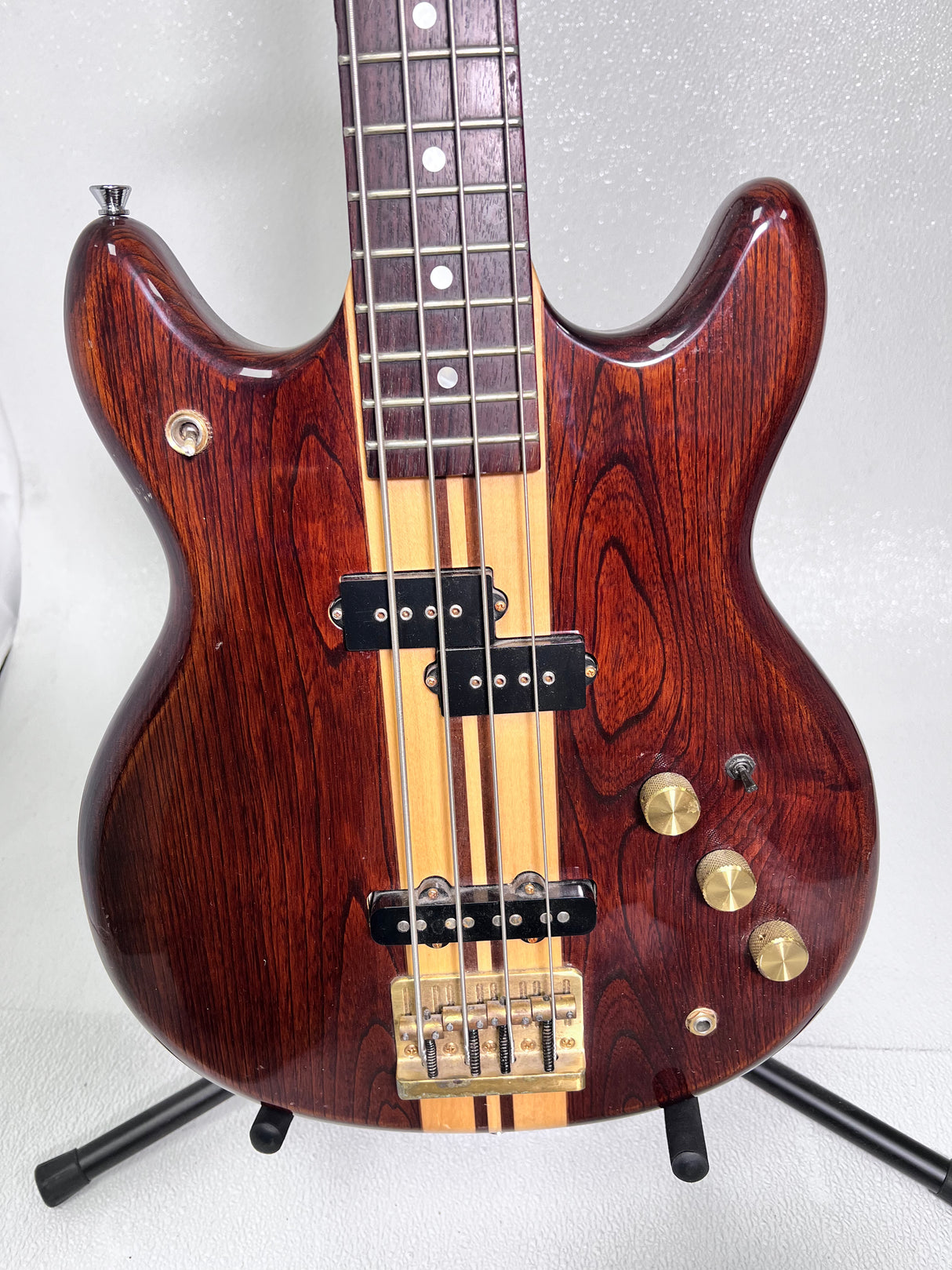 Used Aria Vantage VP820B Electric Bass