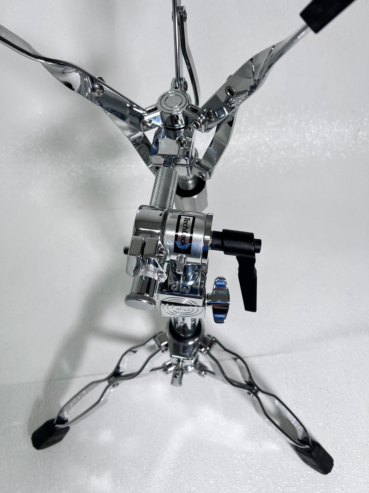 Used DW 9000 Series Snare Stand