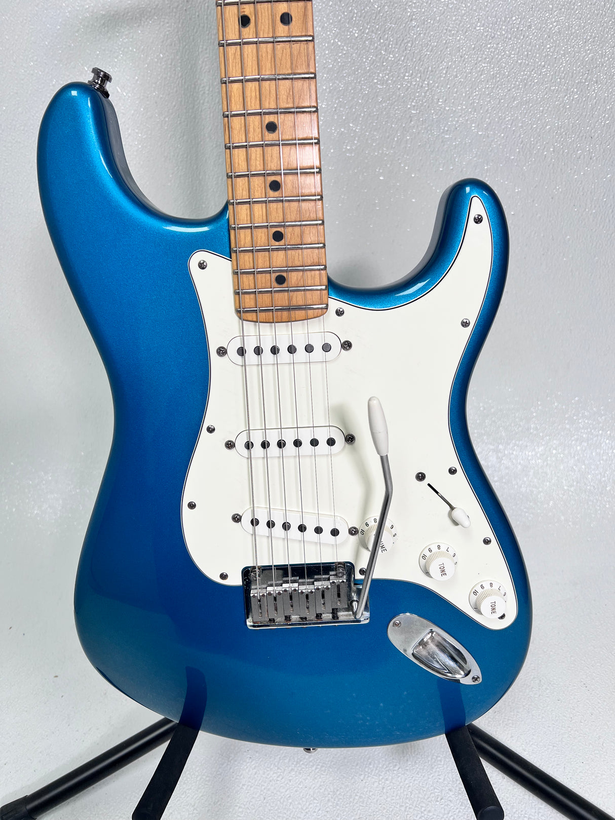Used Fender 2000 Standard Stratocaster USA LPB