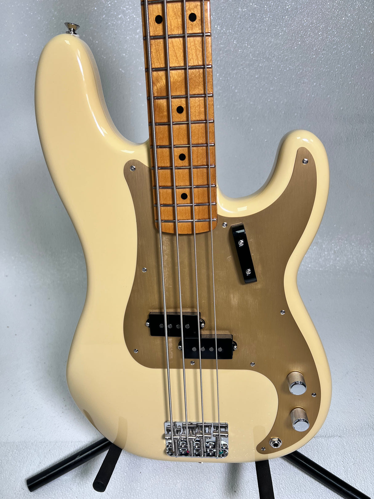 Used Fender Player Precision Bass Vintera ll Desert Sand