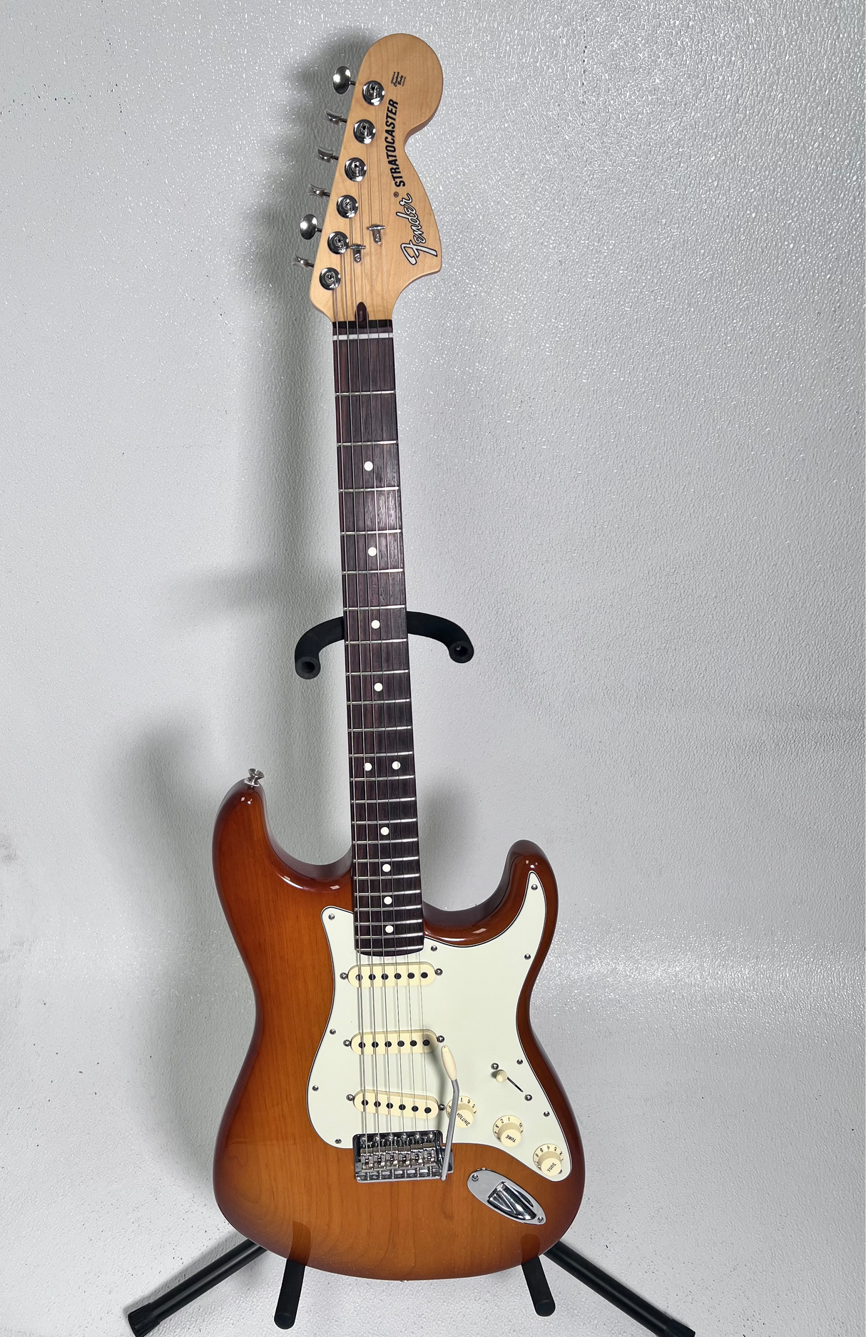 Used Fender American Performer Stratocaster Honeyburst w/ Gig Bag