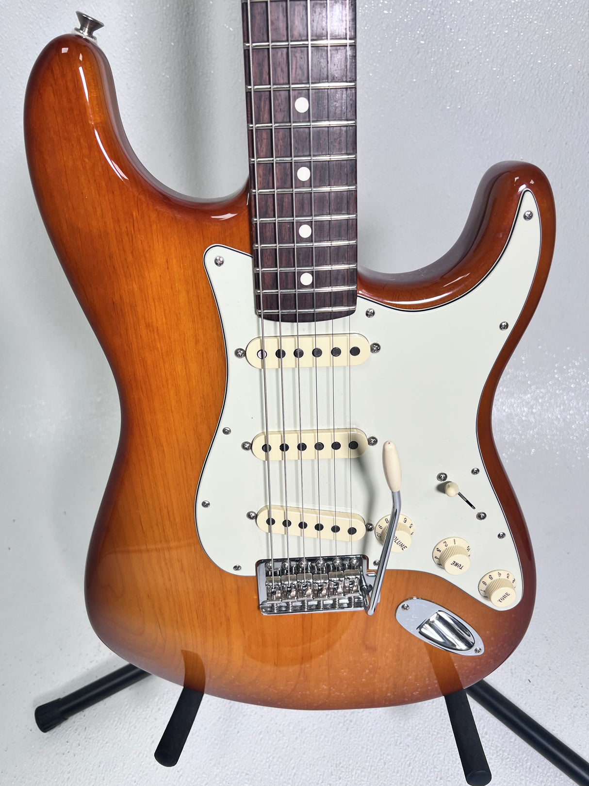 Used Fender American Performer Stratocaster Honeyburst w/ Gig Bag