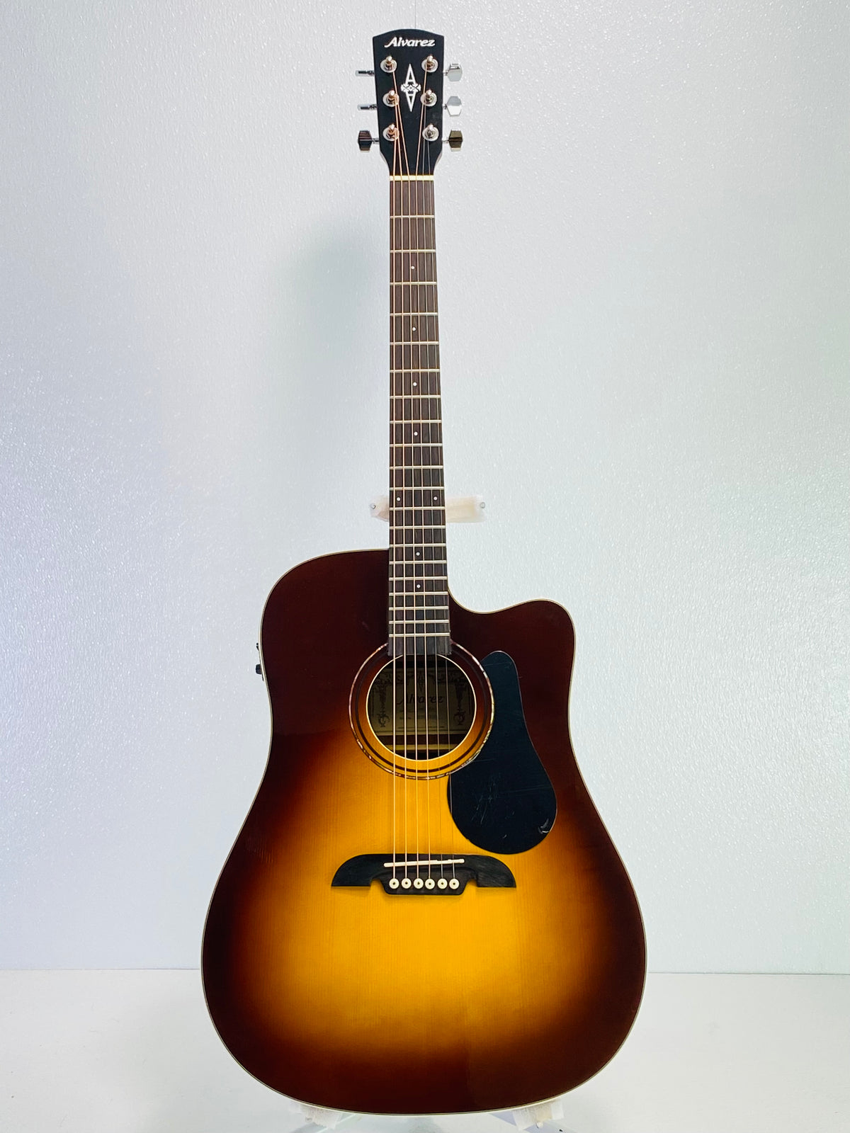 Used Alvarez RD26OCESB Acoustic