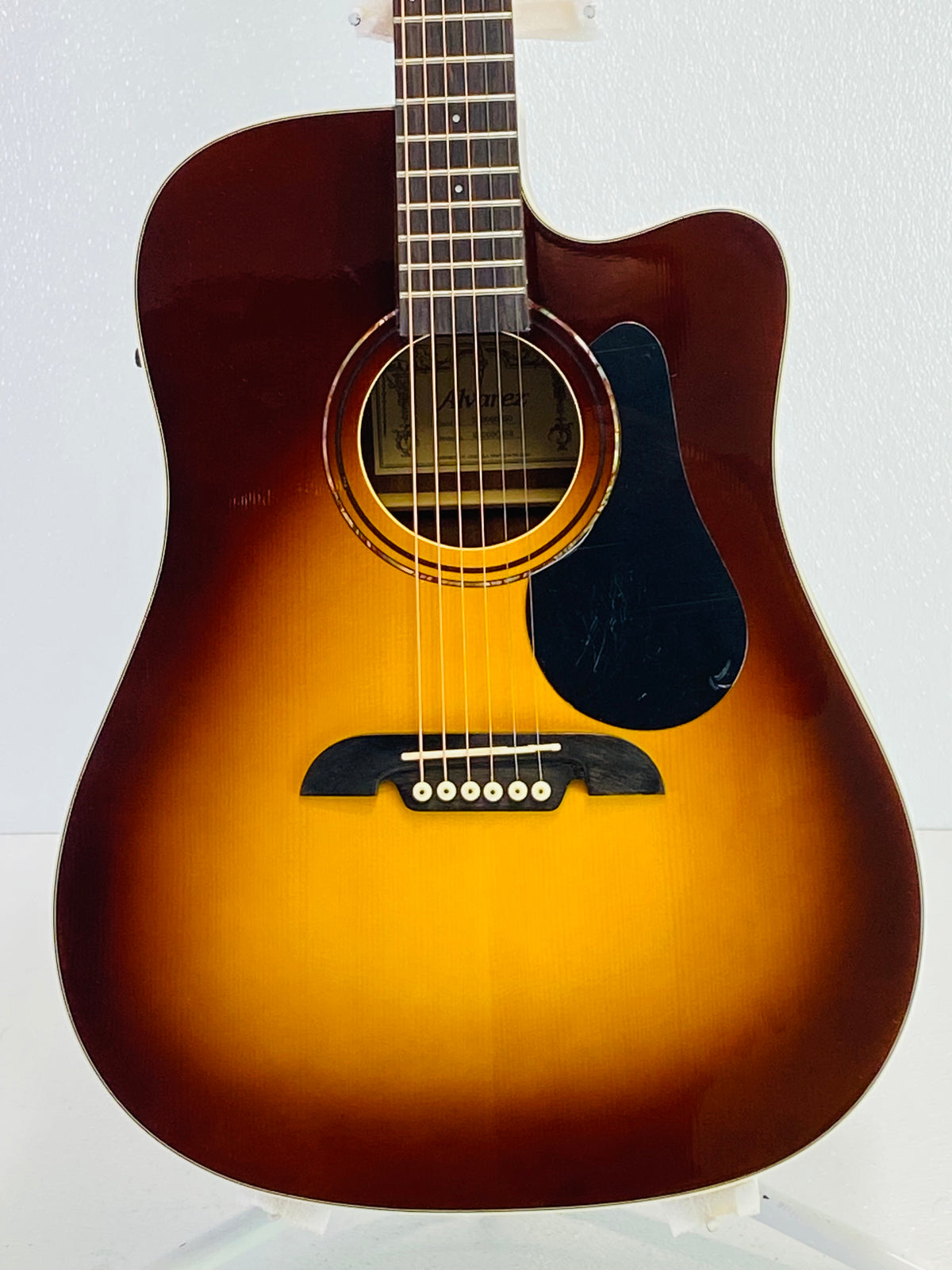 Used Alvarez RD26OCESB Acoustic