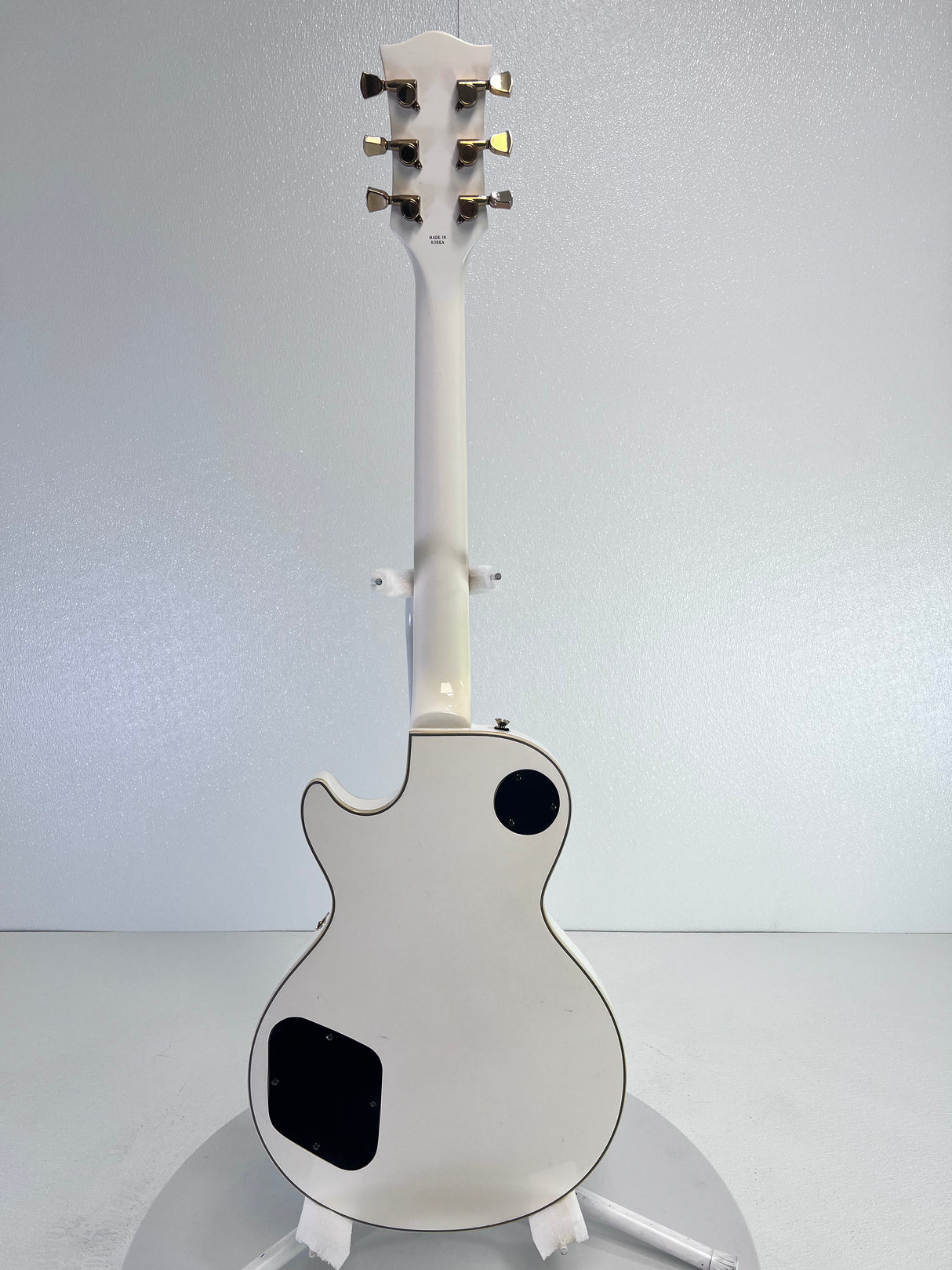 Used GTX36 Les Paul Alpine White W/Dimarzio & Gibson Pickups Case Included
