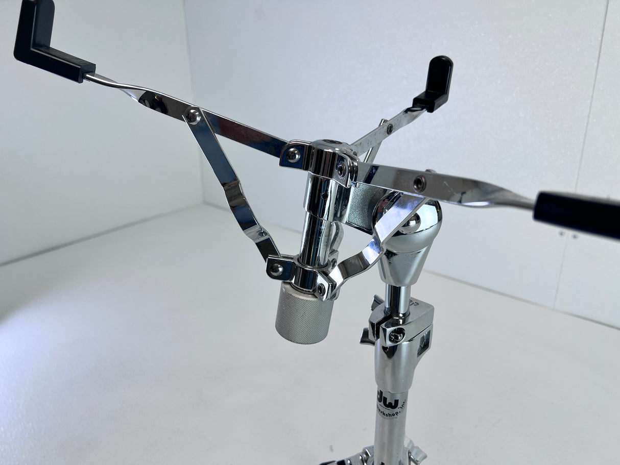 Used DW 3000 Series Snare Stand