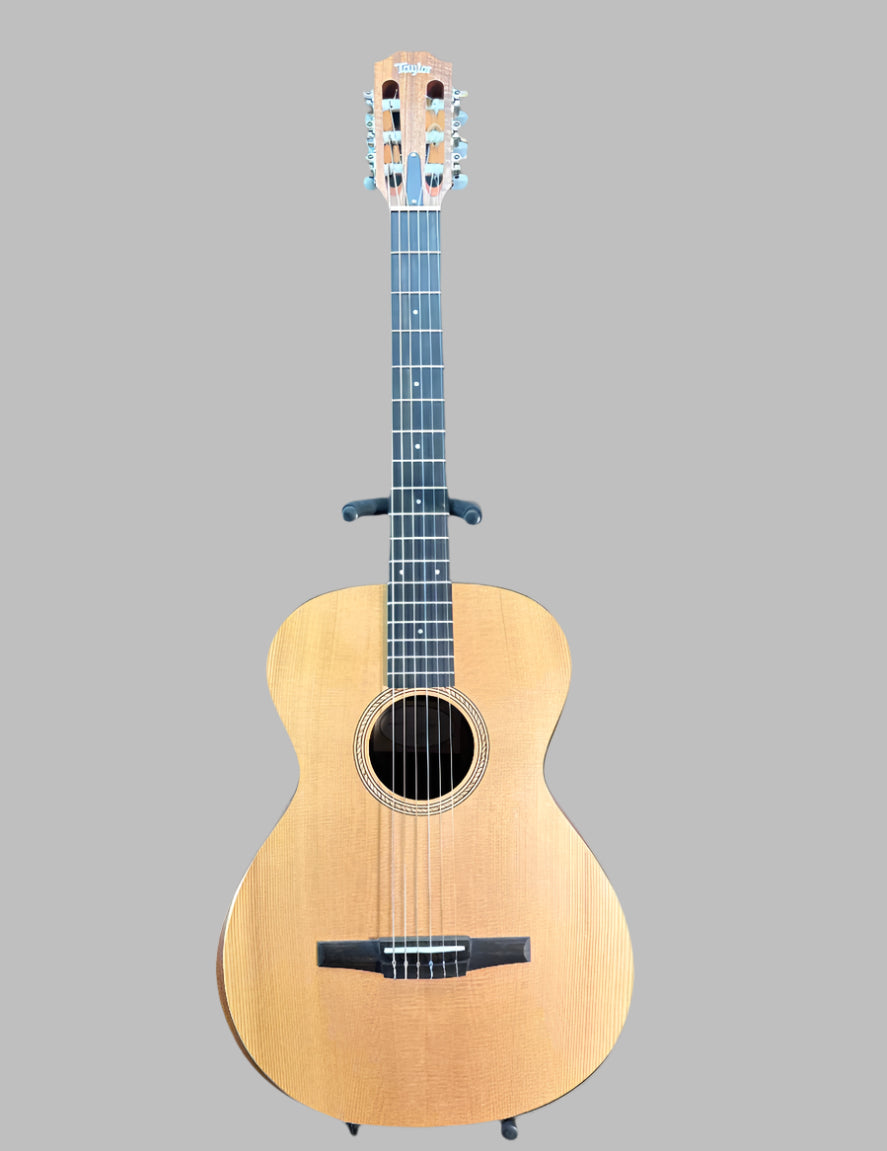 Used Taylor Academy 12e-N w/Gig Bag - Natural