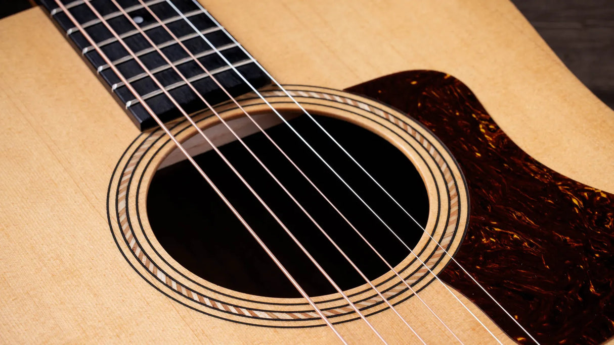 Taylor Academy 10e Dreadnought Acoustic/Electric, Spruce & Sapele