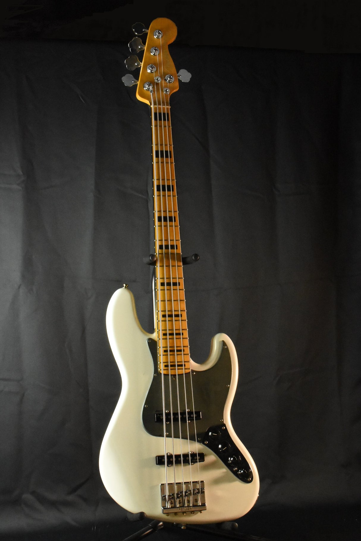 Used Fender 2021 American Ultra Jazz 5 String Bass - Arctic Pearl