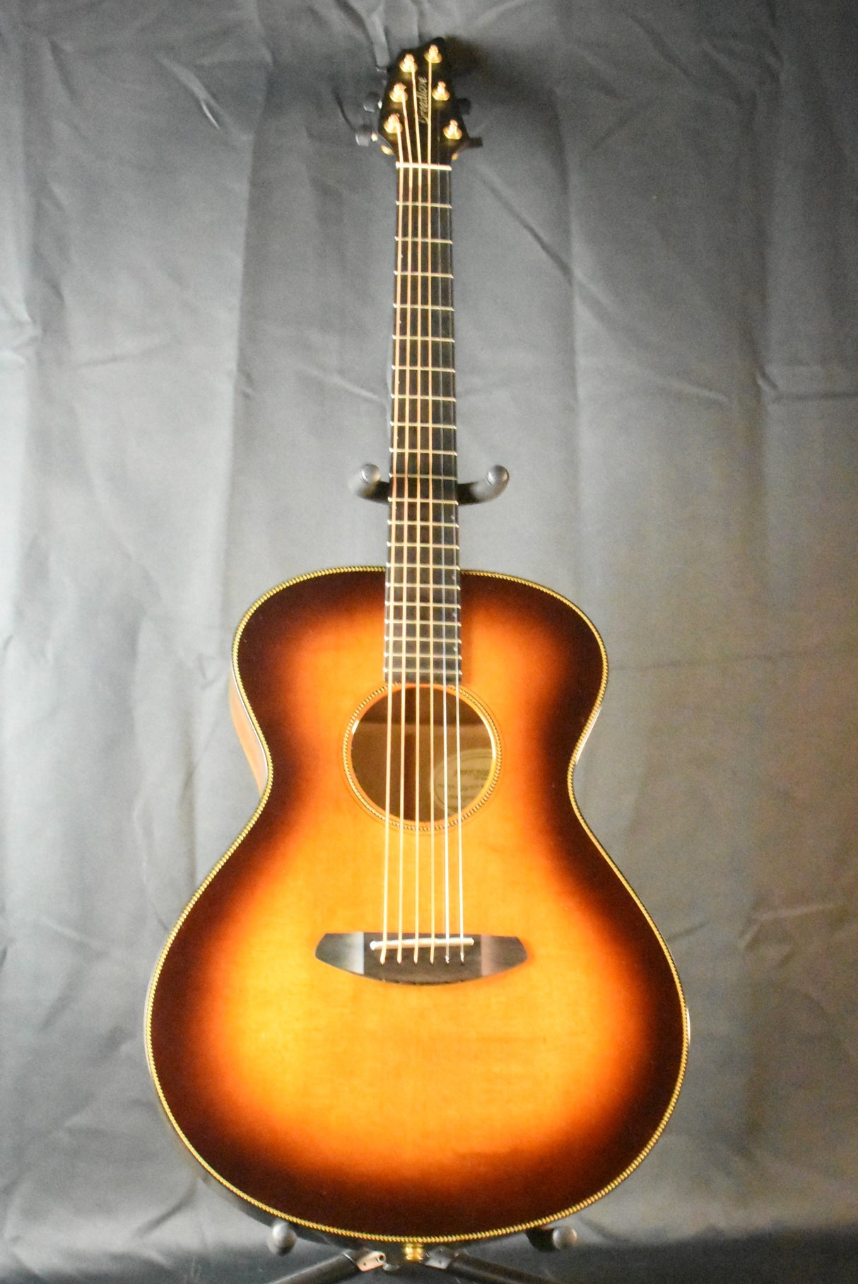 Used Breedlove Oregon Concert Burst - Vintage Burst