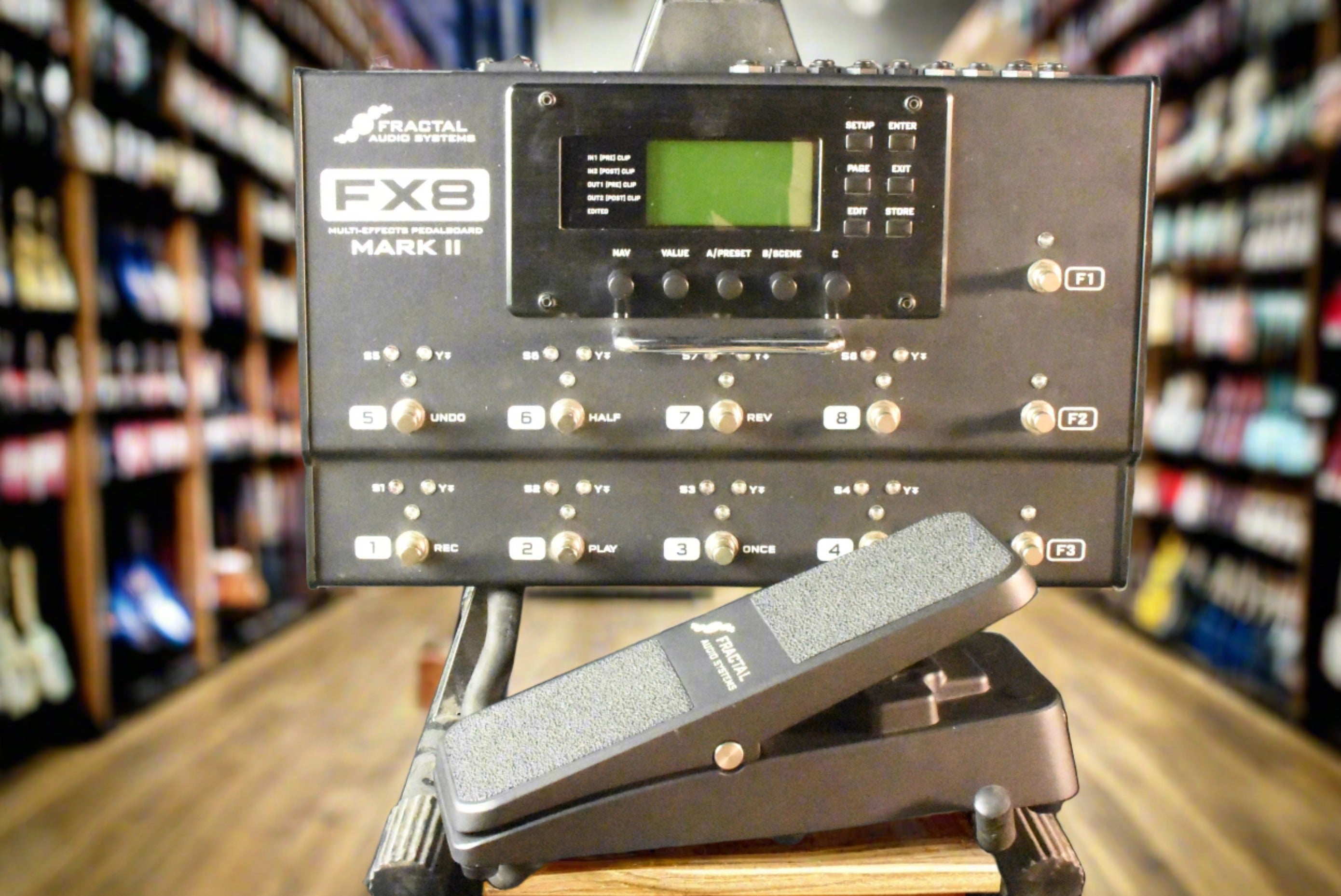 Fractal FX8 MKII Multi Effects Pedalboard – Skip