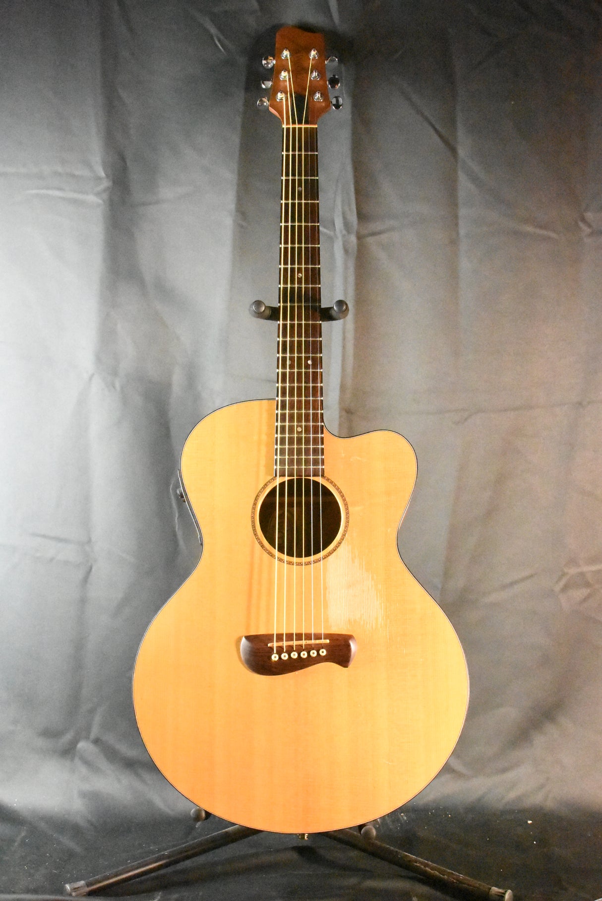 Used Tacoma EM9C Mini Jumbo Acoustic - Natural 111124