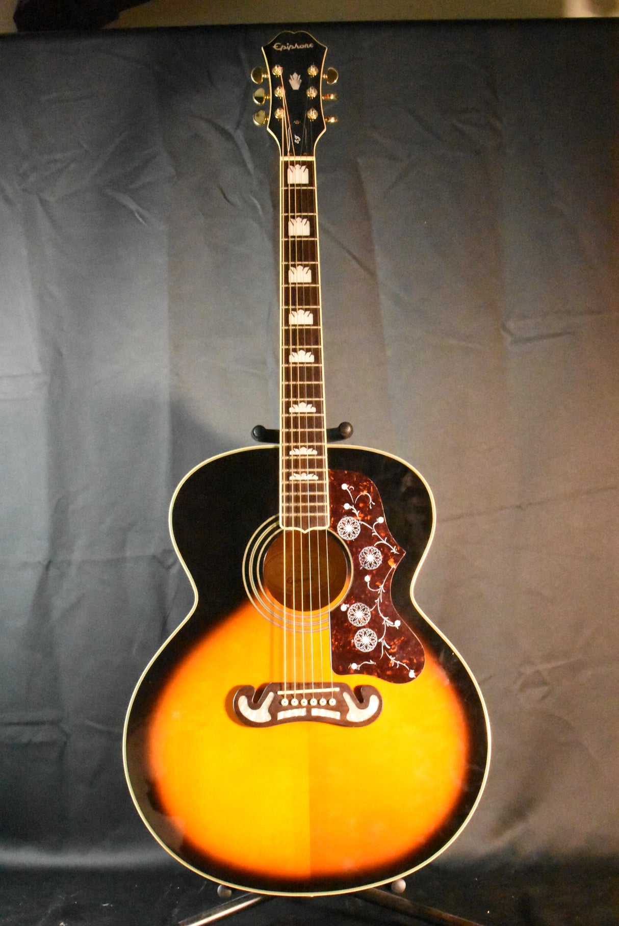 Used Epiphone EJ-200 Jumbo Acoustic - Sunburst 010924