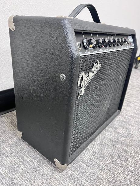 Used Fender FM 25 Combo Black