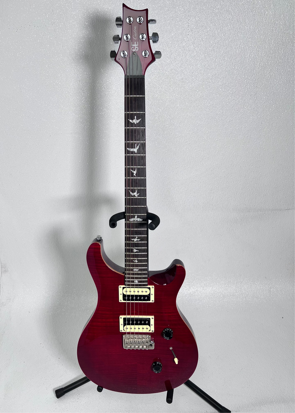 Used PRS SE Custom 24 - Ruby  w/case  & tremelo arm