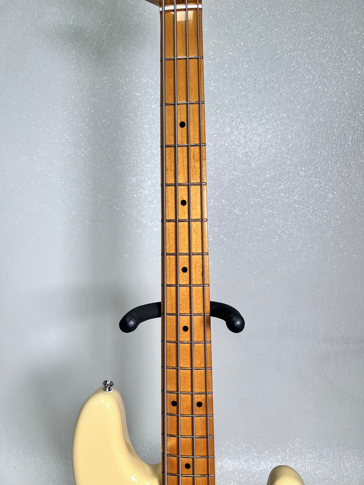 Used Fender Player Precision Bass Vintera ll Desert Sand