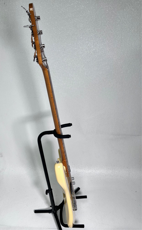 Used Fender Player Precision Bass Vintera ll Desert Sand