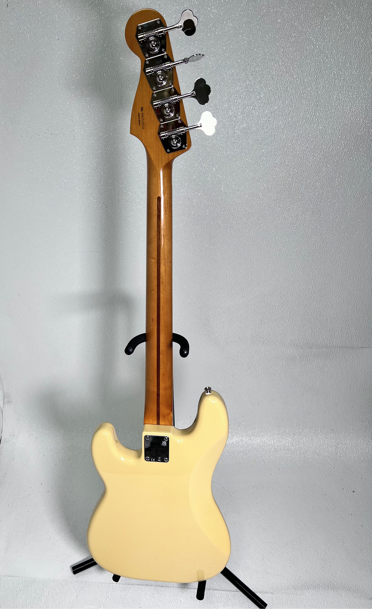 Used Fender Player Precision Bass Vintera ll Desert Sand