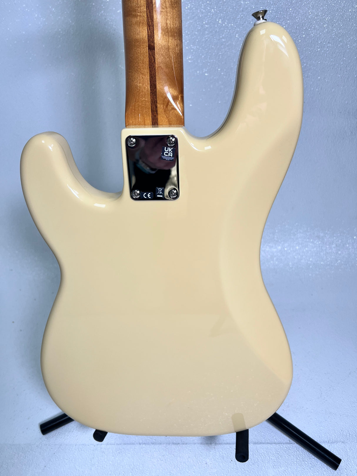 Used Fender Player Precision Bass Vintera ll Desert Sand