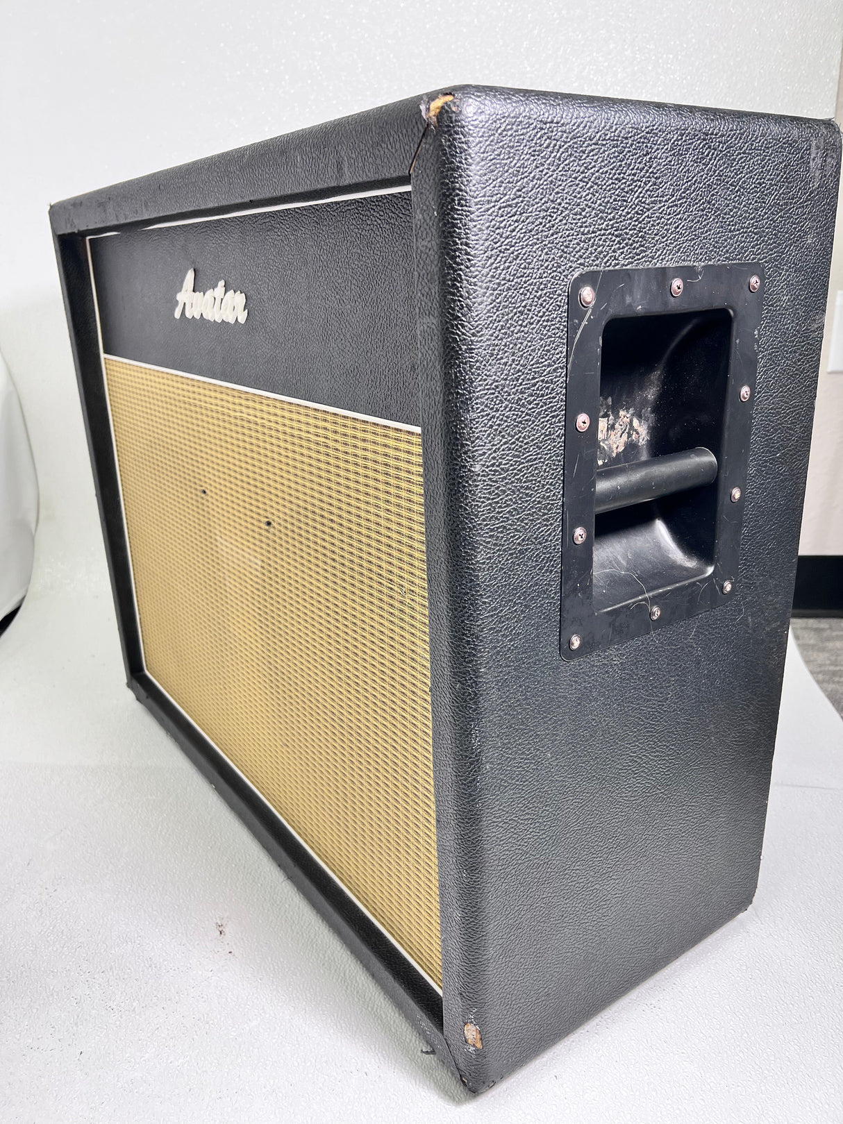 Used Avatar 2x12 G212 Celestion G12H Speaker Cabinet