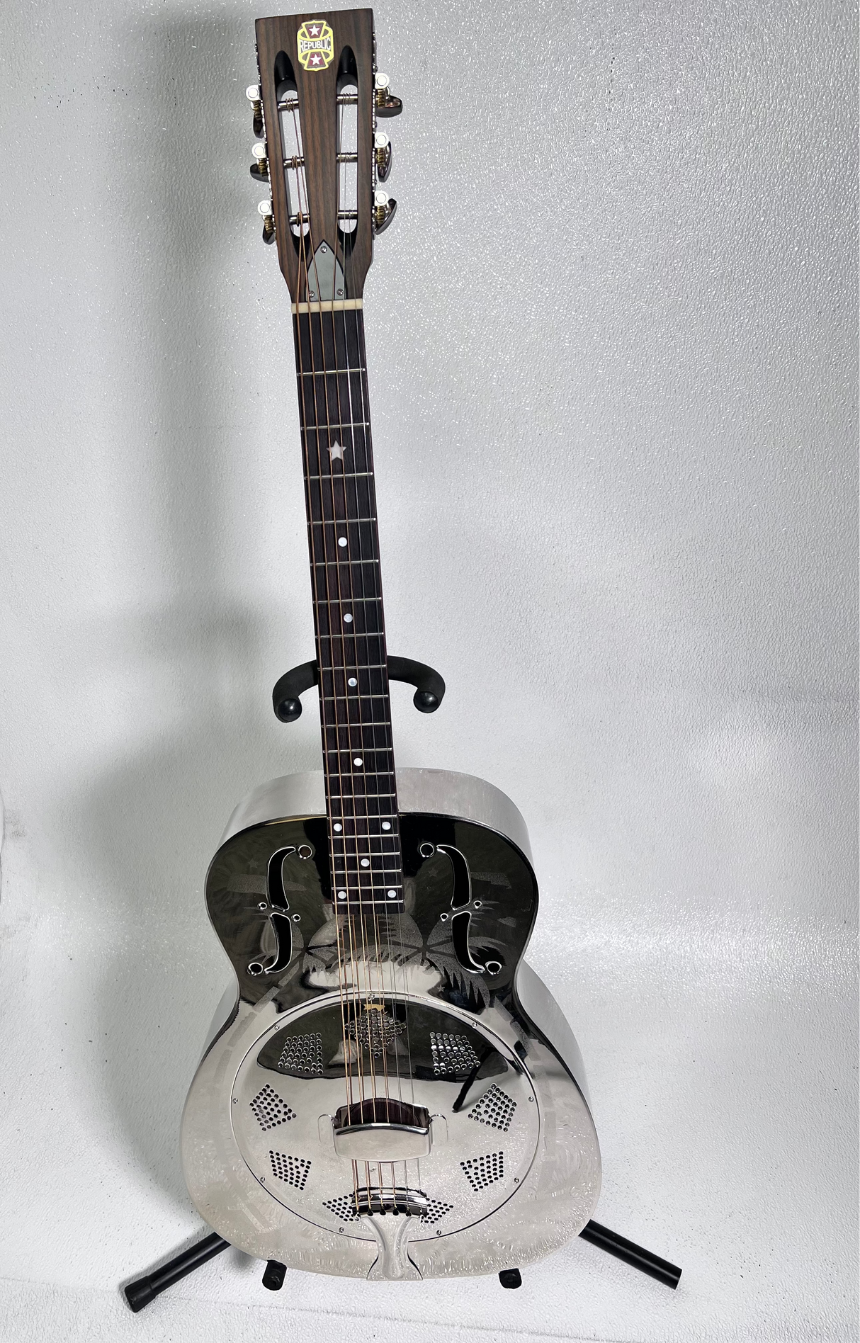 Used Republic Single Core Resonator Chrome w/soft shell case