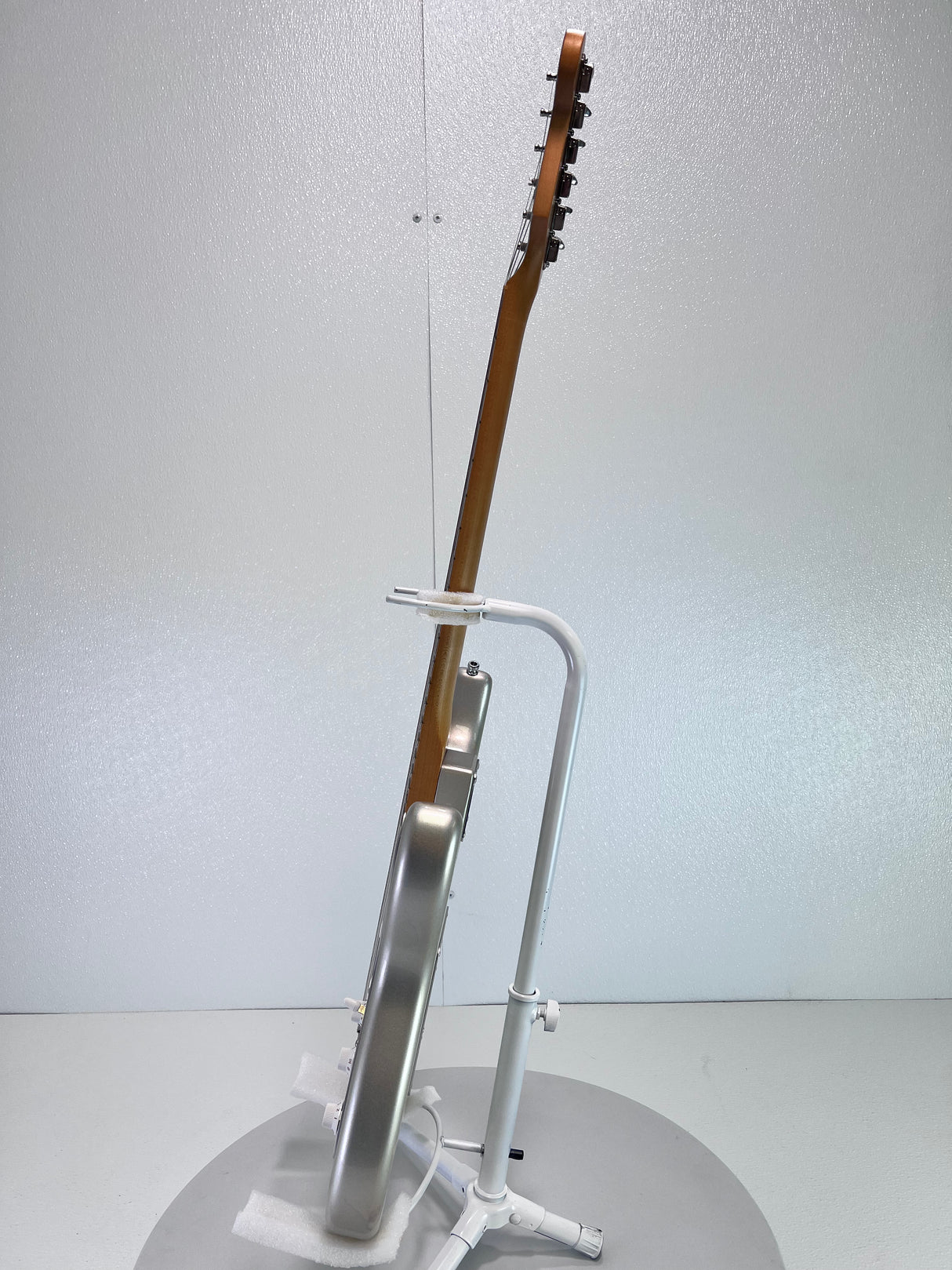 Used Fender H.E.R  MN Stratocaster Chrome Glow W/Case