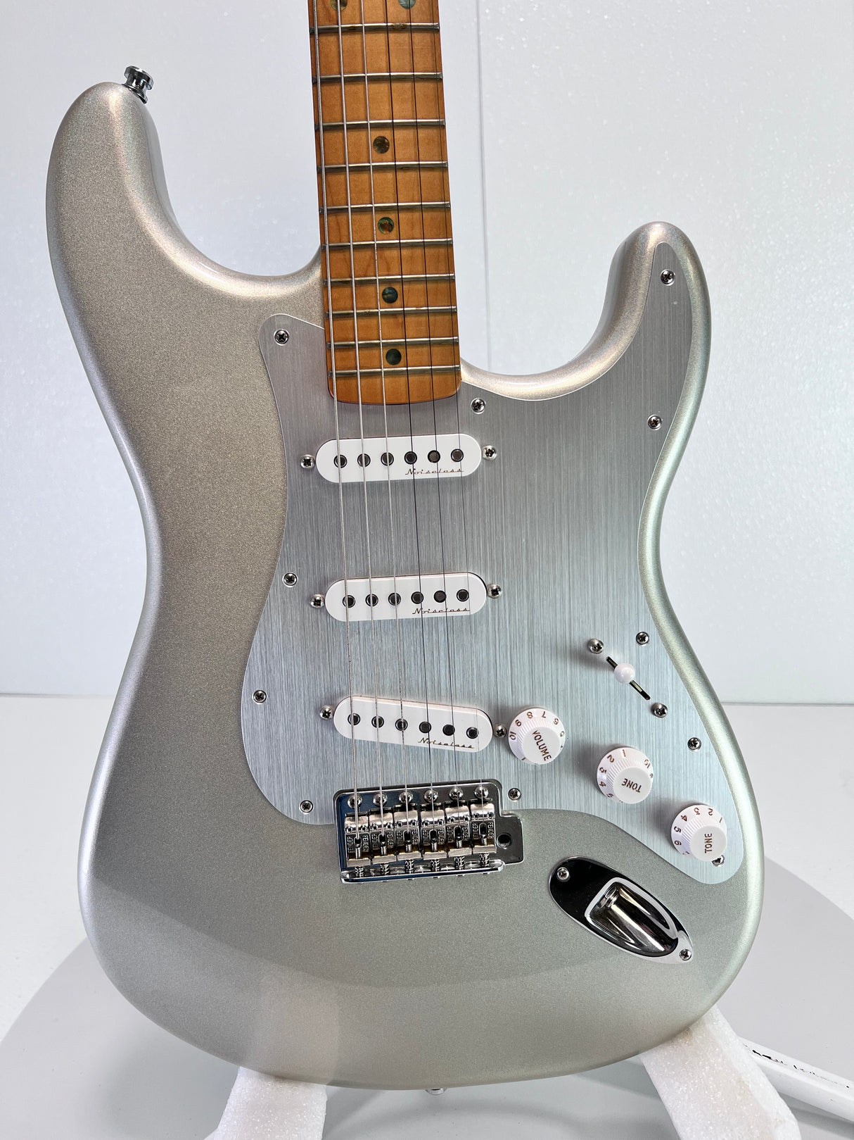 Used Fender H.E.R  MN Stratocaster Chrome Glow W/Case