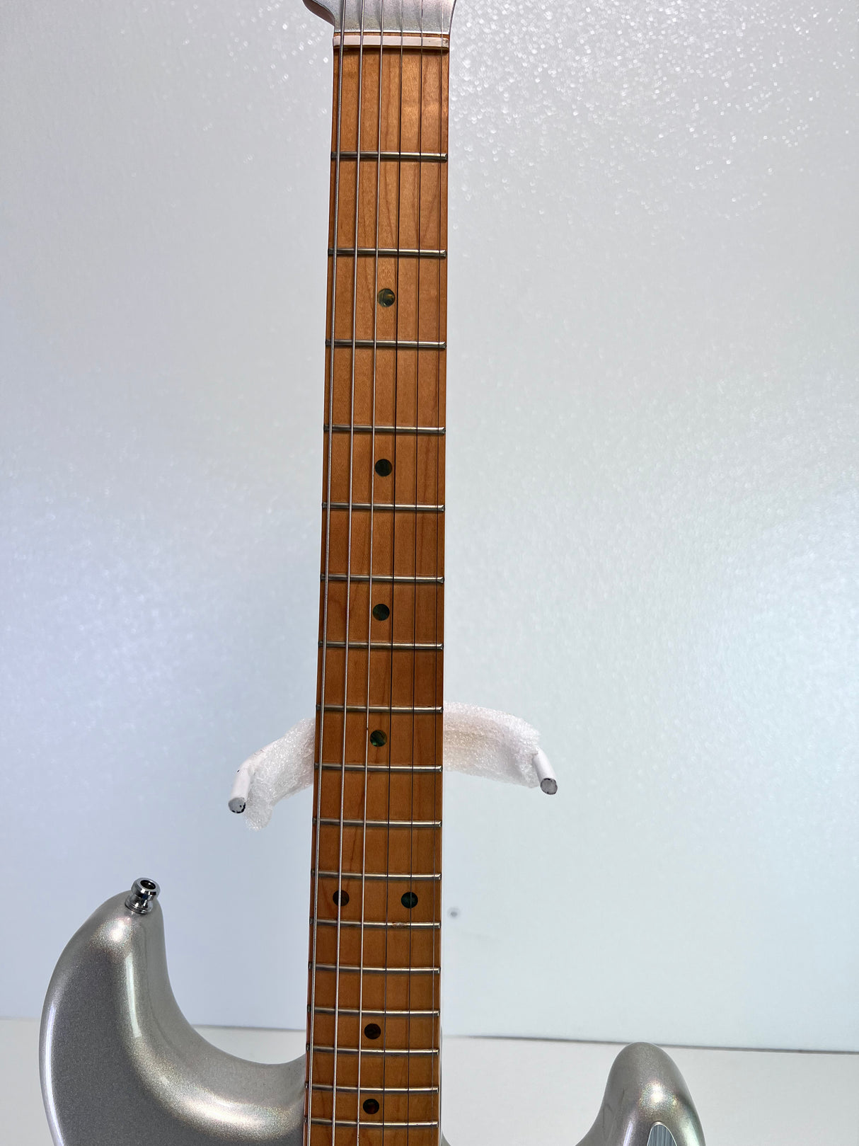 Used Fender H.E.R  MN Stratocaster Chrome Glow W/Case