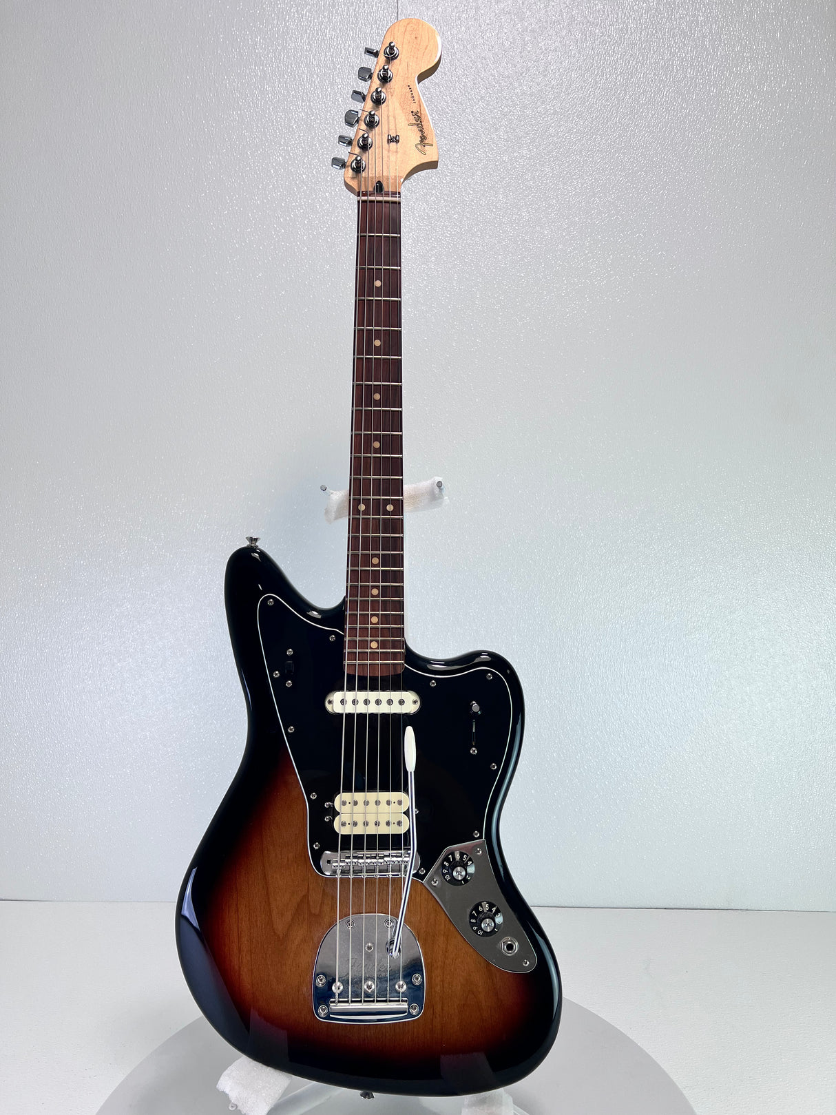 Used Fender Player Jaguar '22 Pau Ferro Player 3 Color Sunburst W/ Case