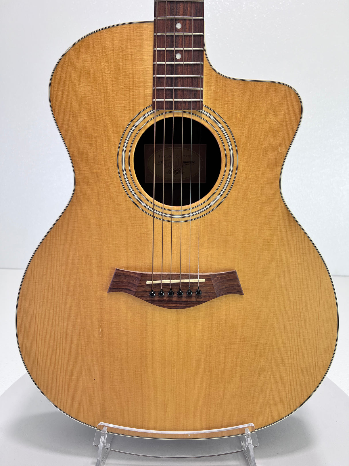 Used Taylor 214ce  (Bay Not Included)