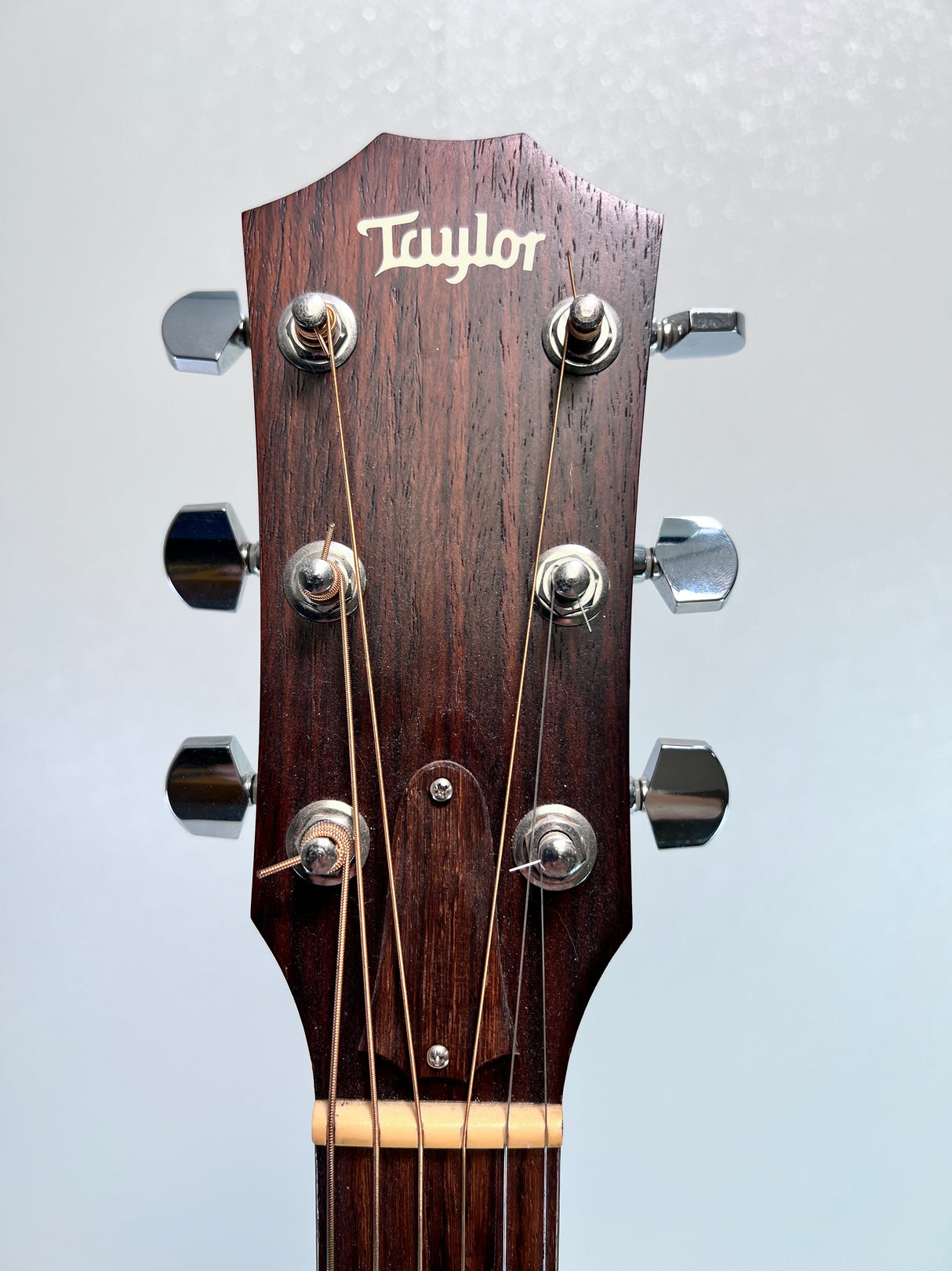 Used Taylor 214ce  (Bay Not Included)