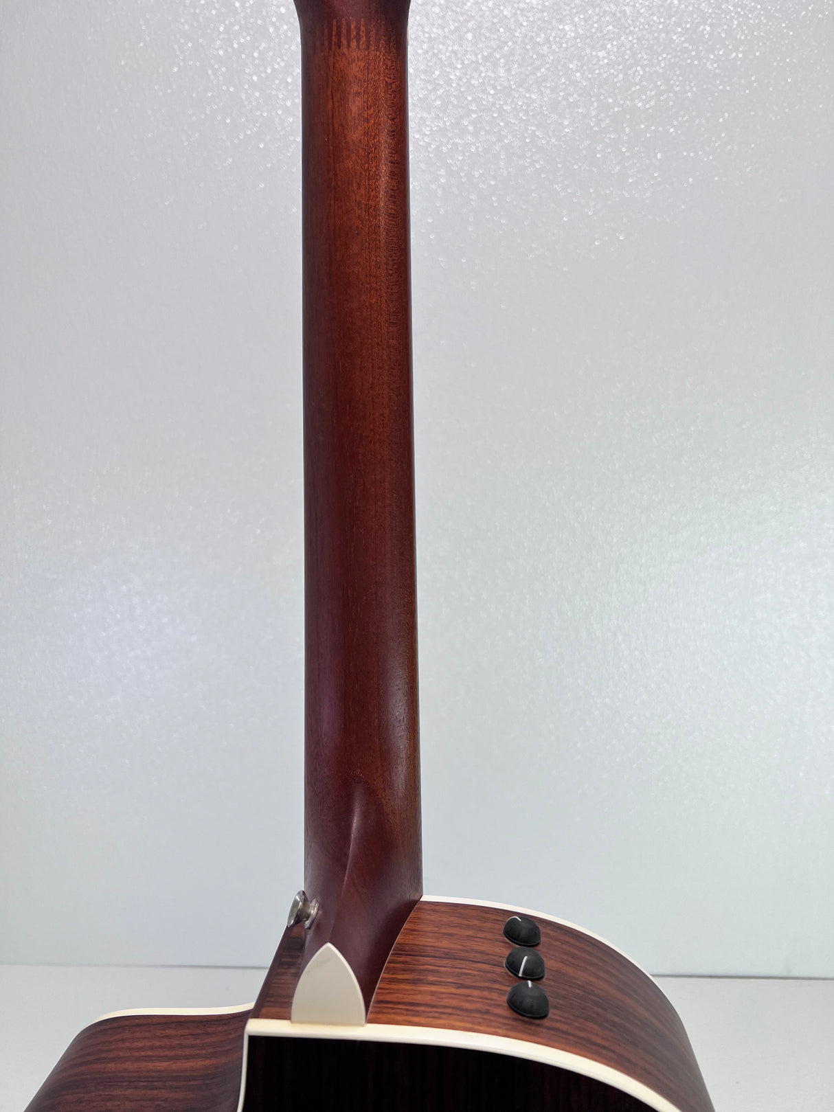 Used Taylor 214ce  (Bay Not Included)