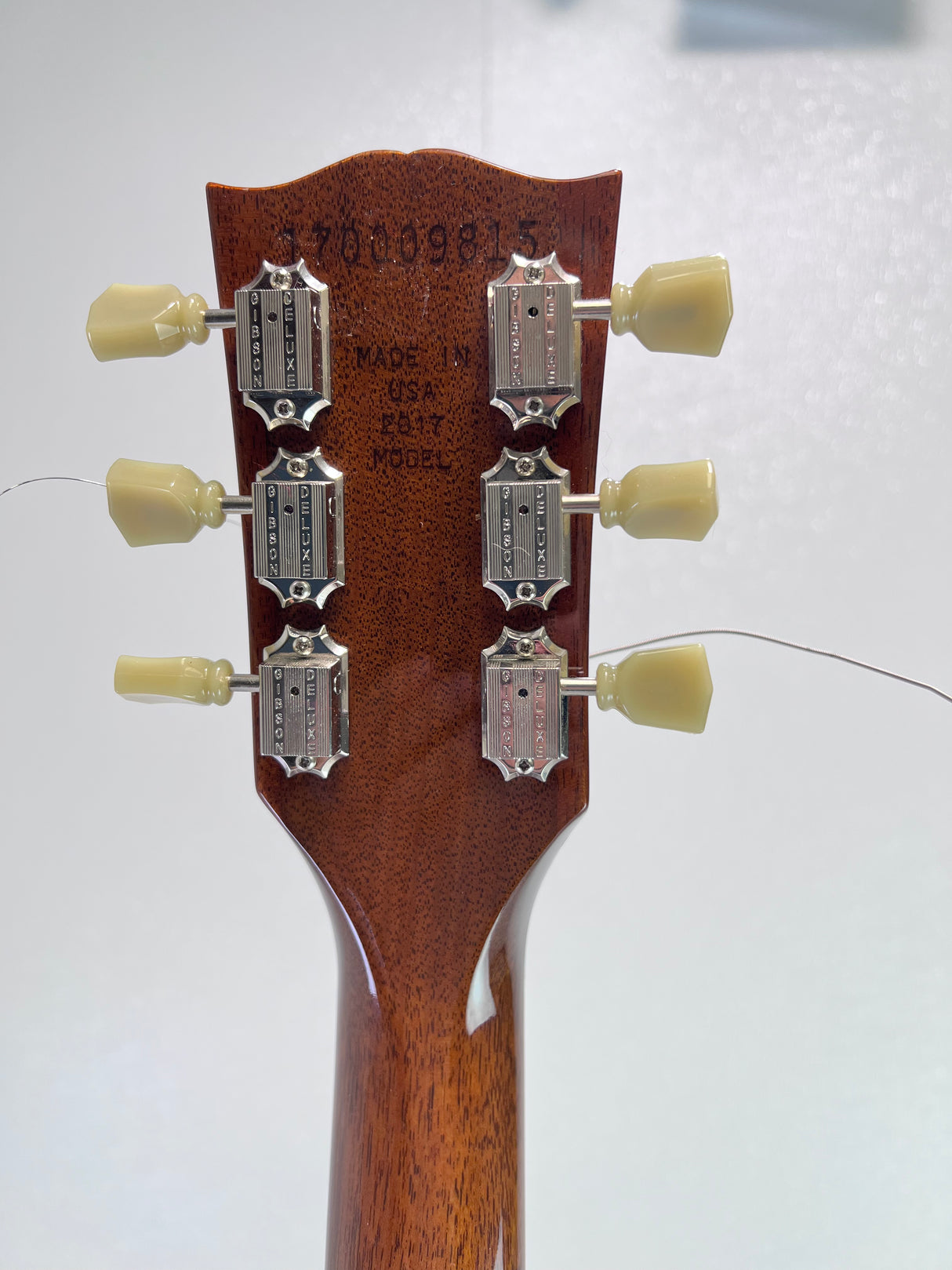 Used Gibson 2017 Traditional Les Paul Honeyburst