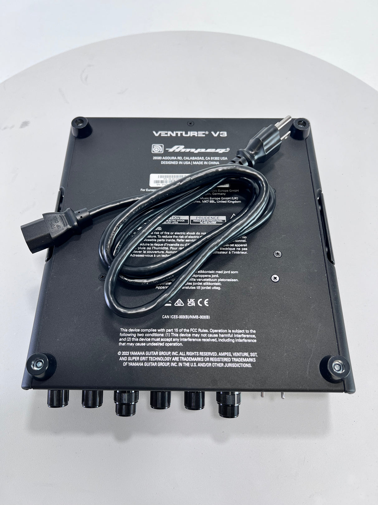 Used Ampeg Venture V3 300 Watt Bass Amp