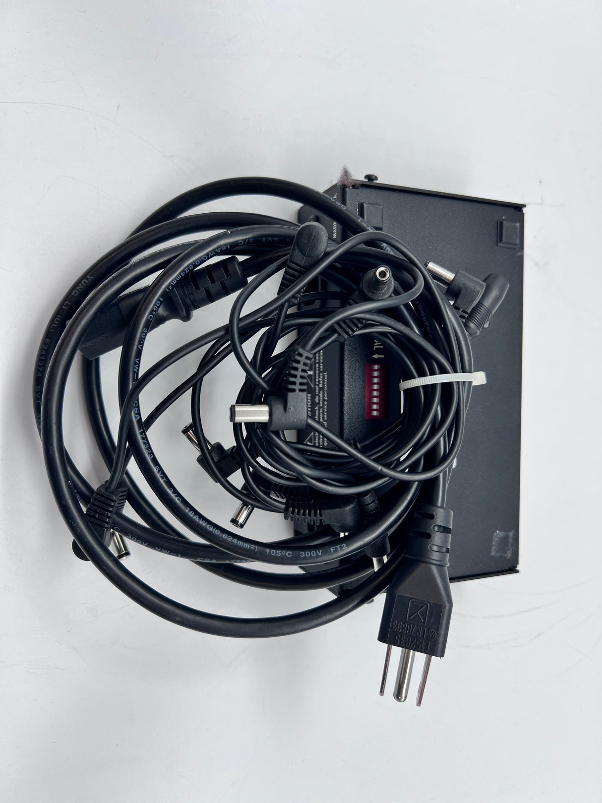 Used Voodoo Lab Pedal Power 2 - w/ Power Supply