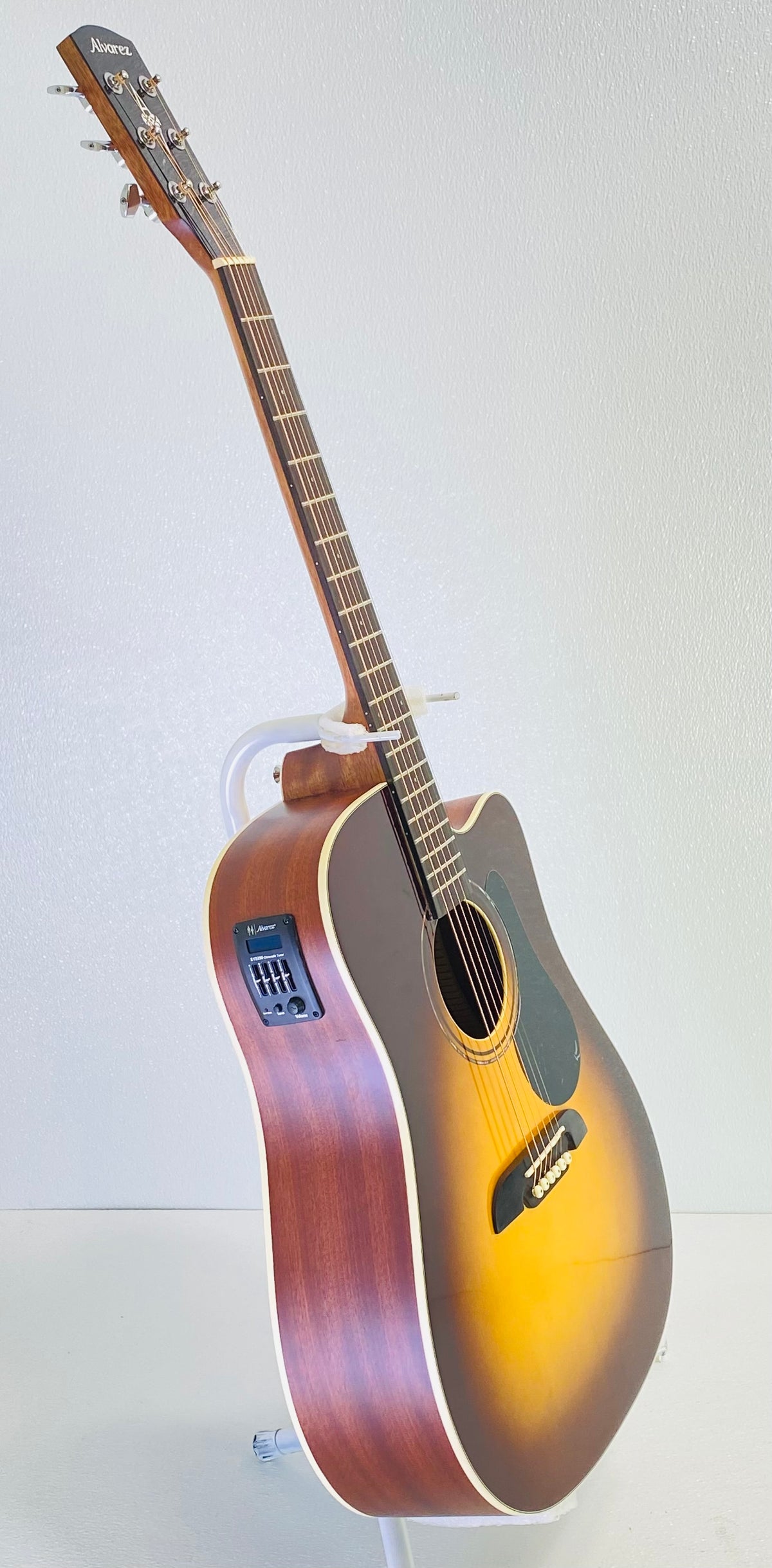 Used Alvarez RD26OCESB Acoustic
