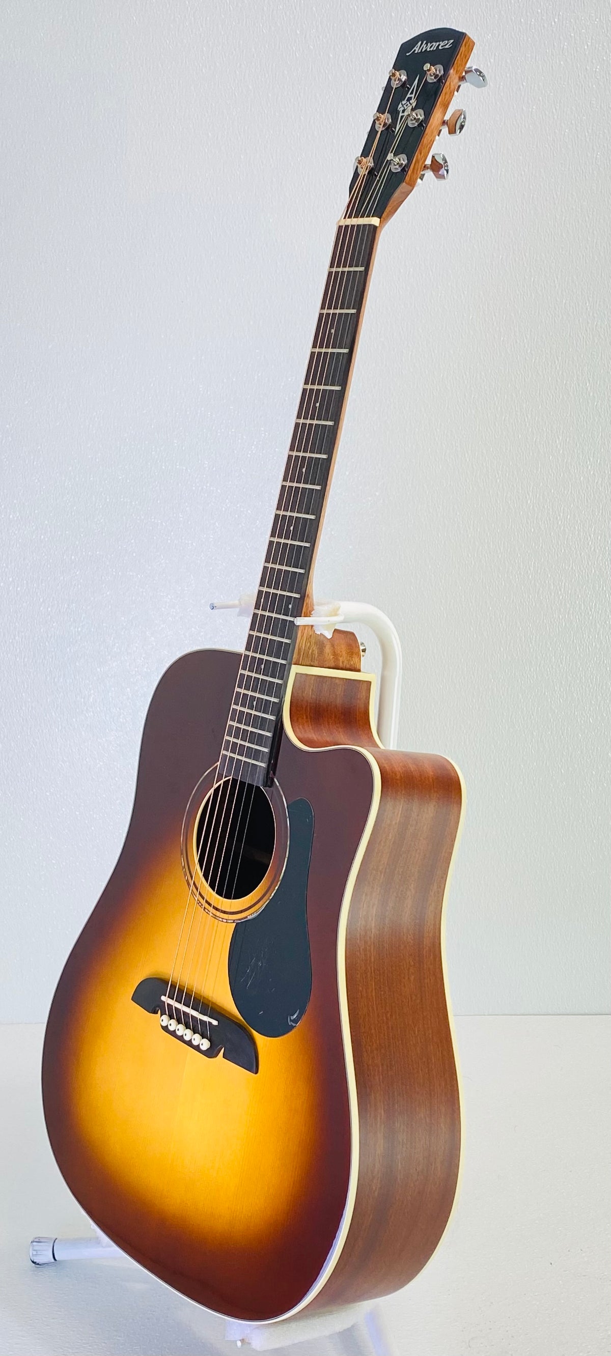 Used Alvarez RD26OCESB Acoustic
