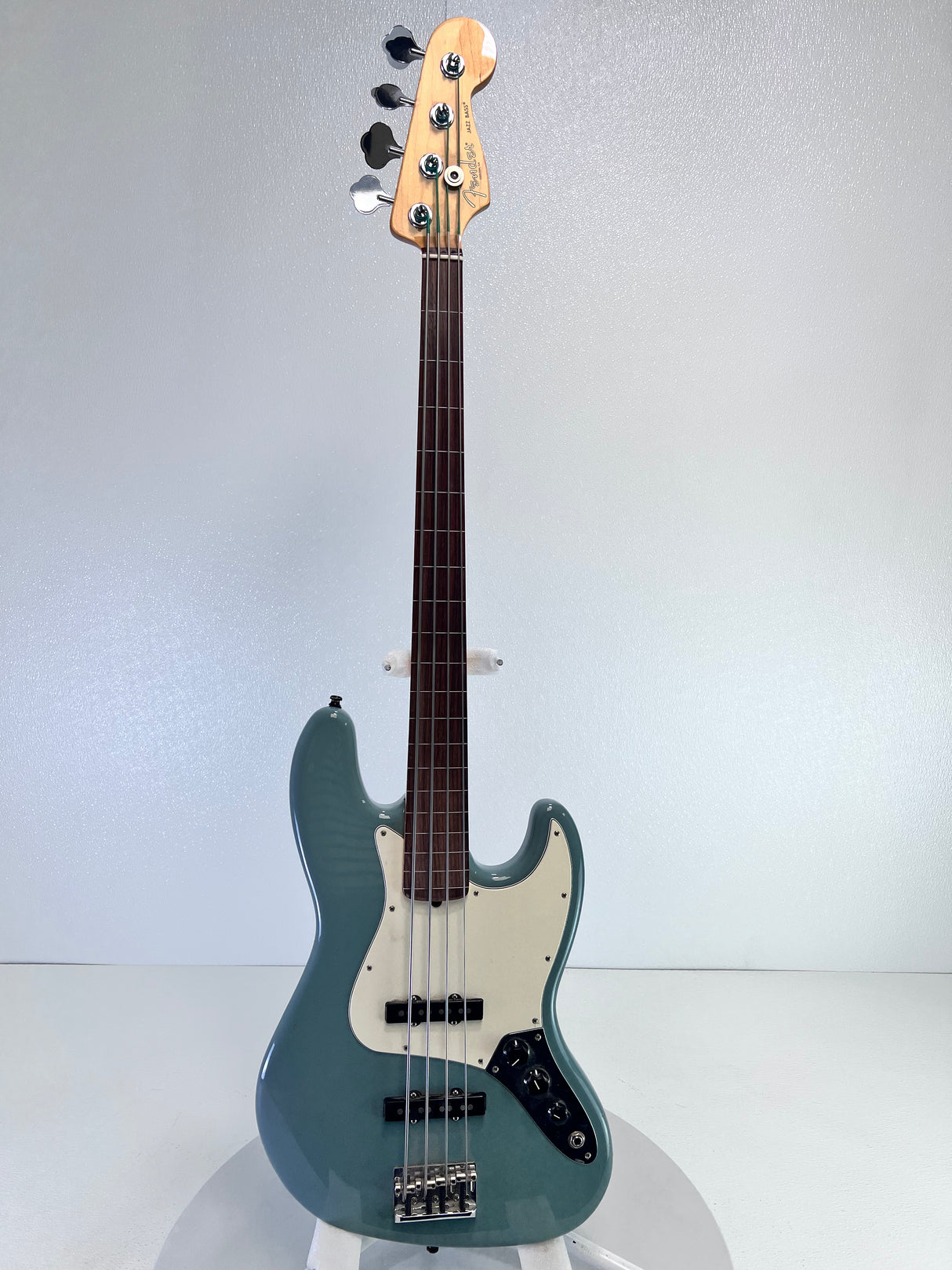 Used Fender American Pro Jazz Bass W/Case