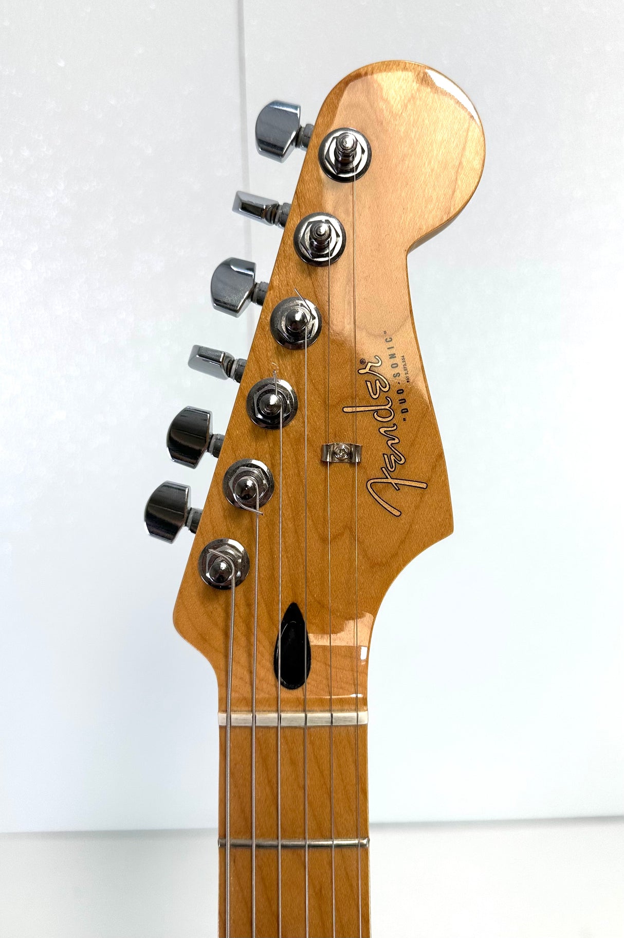 Used Fender Duo Sonic Electric Guitar MN AWT 2019 W/Gig Bag -Cream