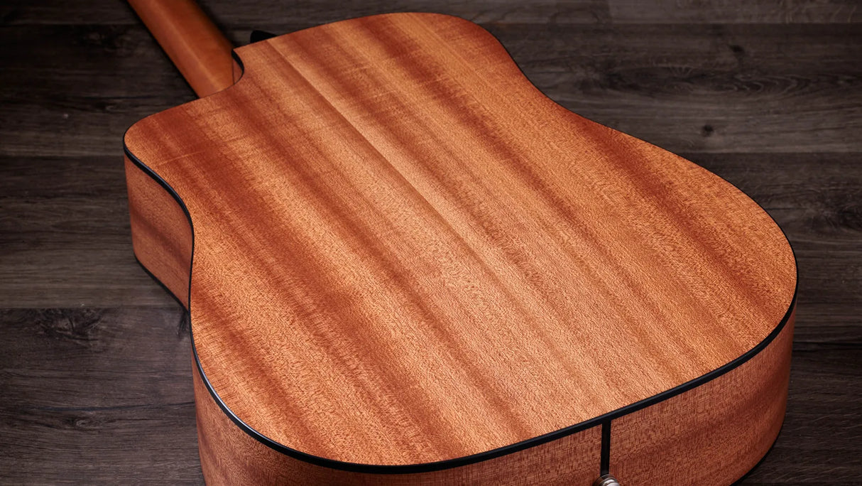 Taylor 150ce Bajo Quinto