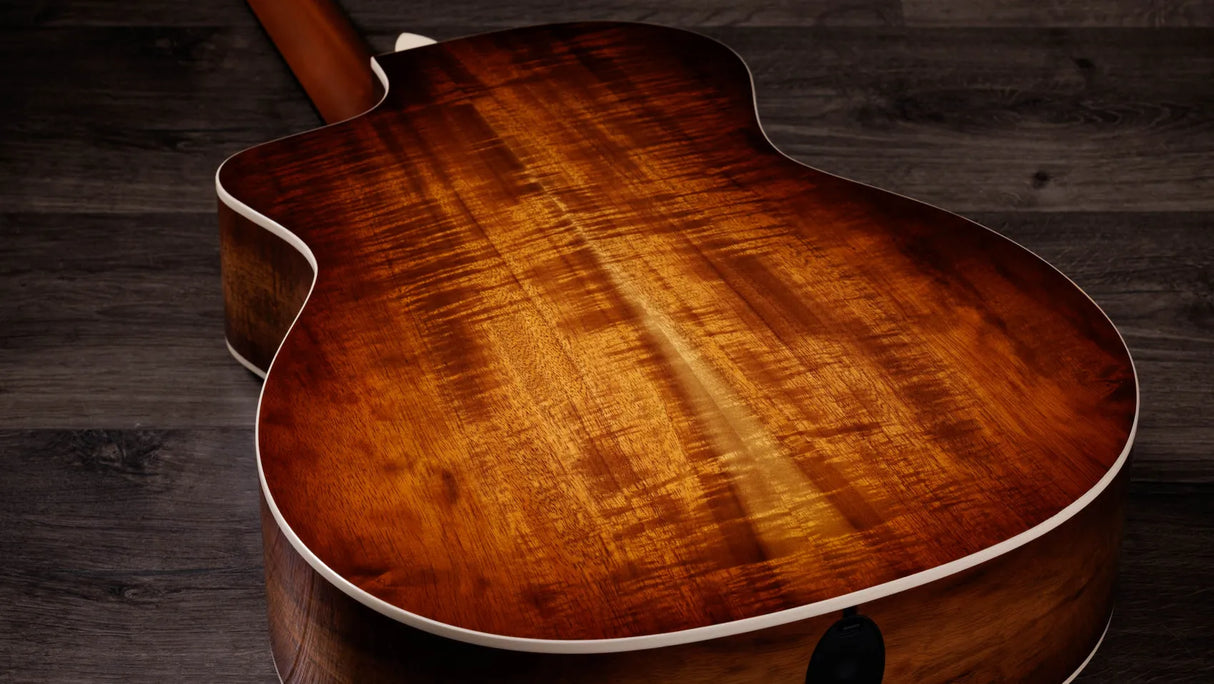 Taylor 214ce-K DLX SE Honeyburst w/ bag