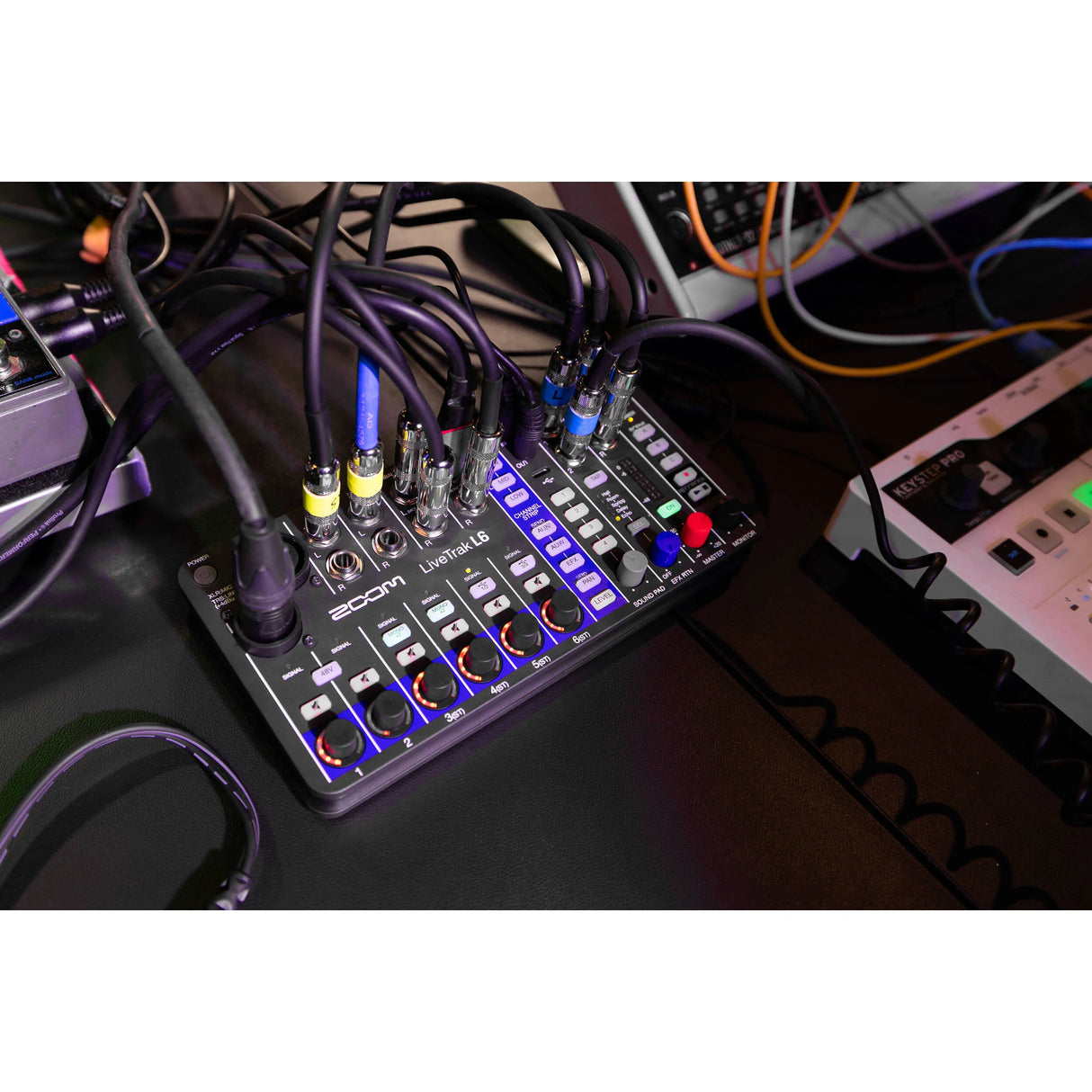 Zoom LiveTrak L-6 digital mixer/recorder