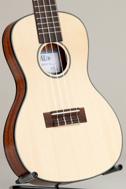 Kala KA-SSTU-C Travel Series Concert Ukulele, Natural Spruce